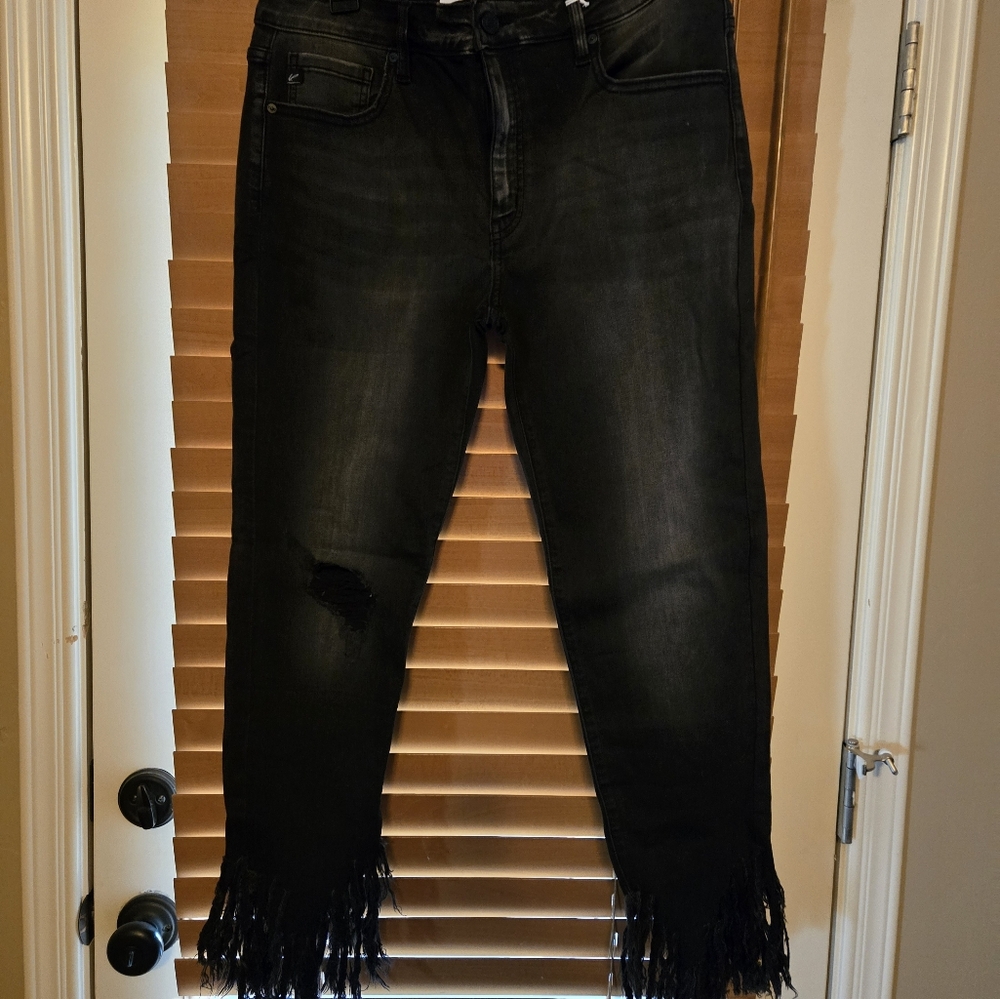 KanCan Black Ankle Cropped Jeans with Fringe Detail Size 15/31. NWT
